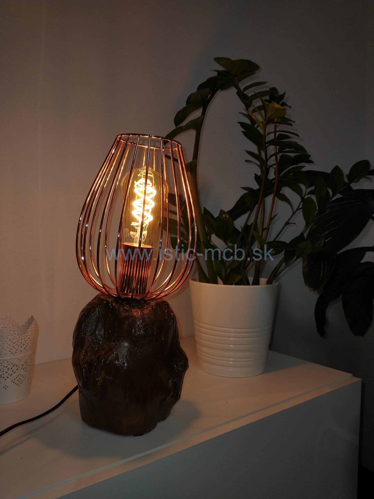 WOOD LAMP svietidlo na stôl s kovovým tienidlom